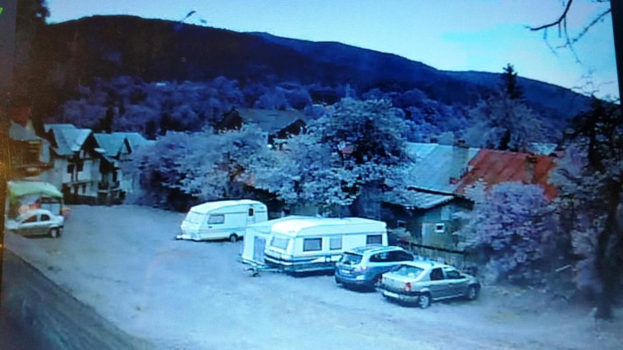 Camping Aviator, Numai Teren, Campare Pentru Rulote Autorulote Personale, Campingul Nu Are Rulote !!! Буштені Екстер'єр фото