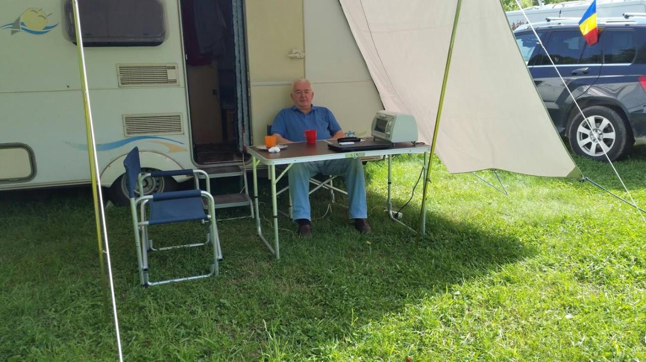 Camping Aviator, Numai Teren, Campare Pentru Rulote Autorulote Personale, Campingul Nu Are Rulote !!! Буштені Екстер'єр фото